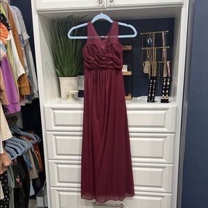 David’s bridal Girls size 8 Elegant Burgundy/ wine  Evening Gown